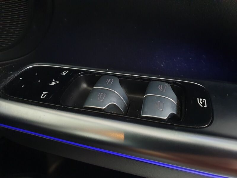 More views of Mercedes-Benz C-Class