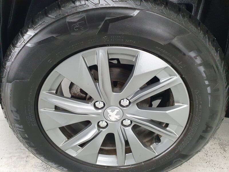 More views of Peugeot 2008