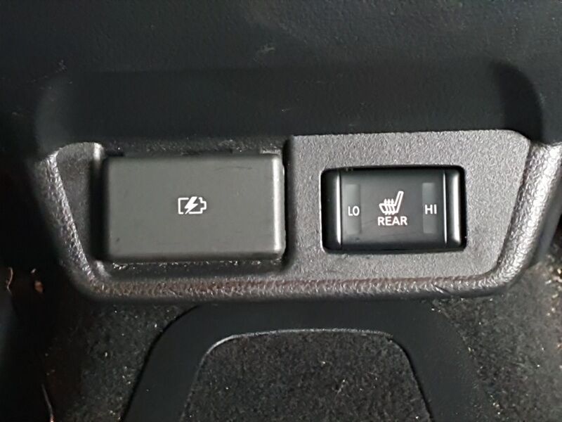 More views of Nissan Leaf