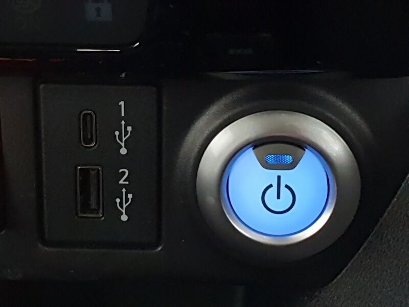 More views of Nissan Leaf