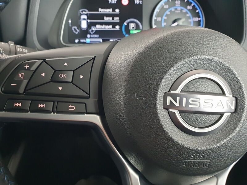 More views of Nissan Leaf