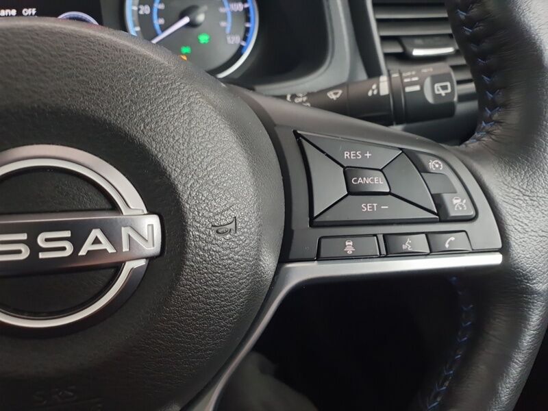 More views of Nissan Leaf