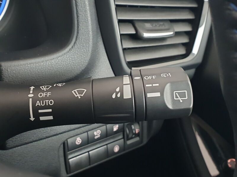 More views of Nissan Leaf