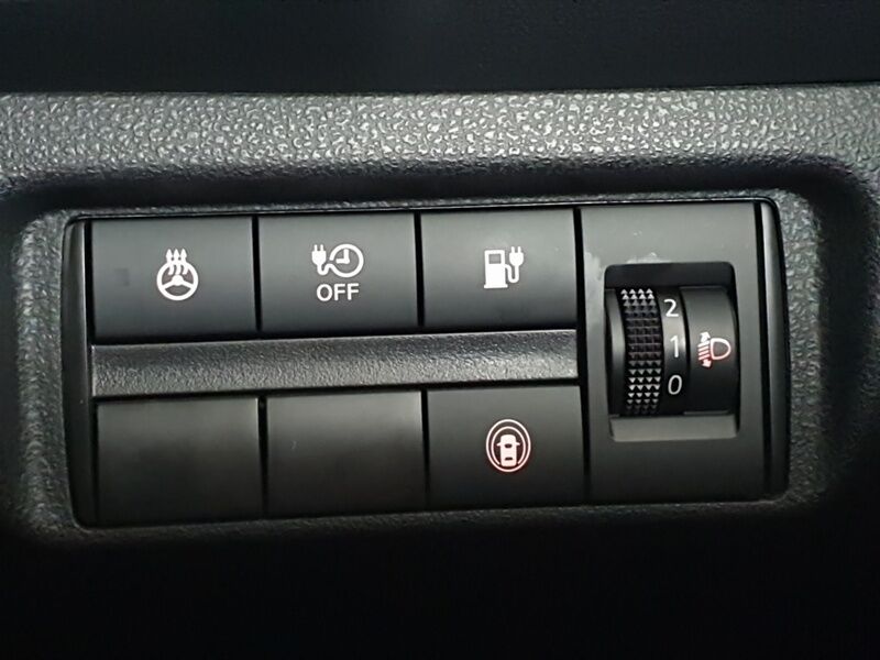 More views of Nissan Leaf