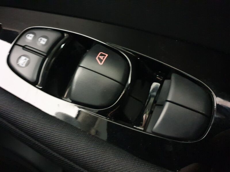 More views of Nissan Leaf