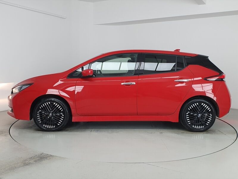 More views of Nissan Leaf