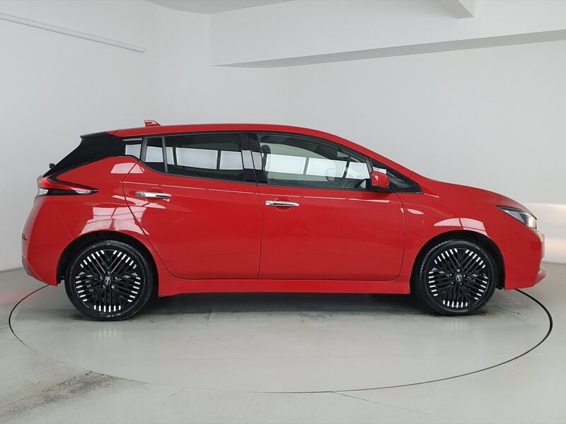 More views of Nissan Leaf