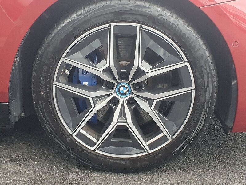 More views of BMW i5