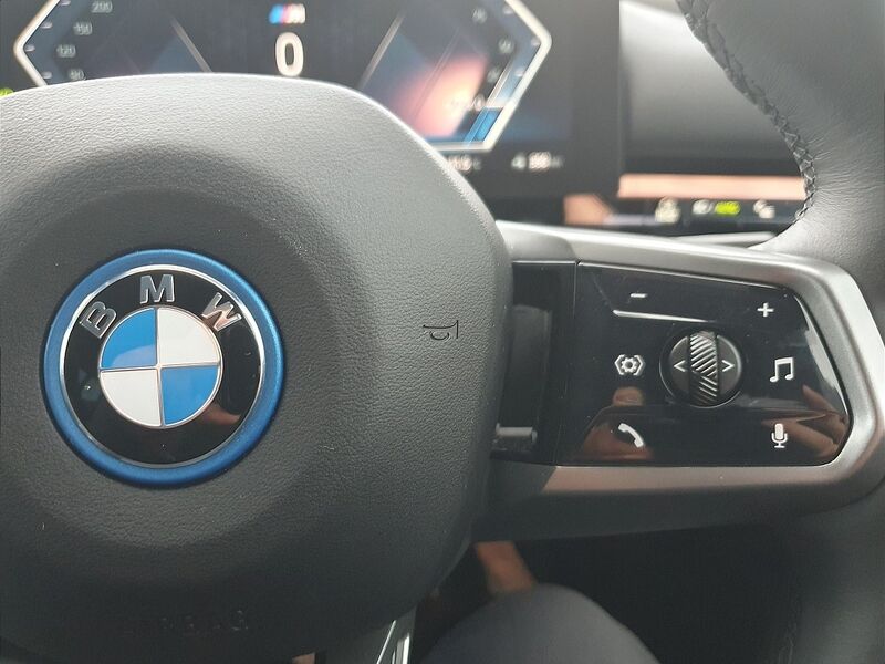More views of BMW i5