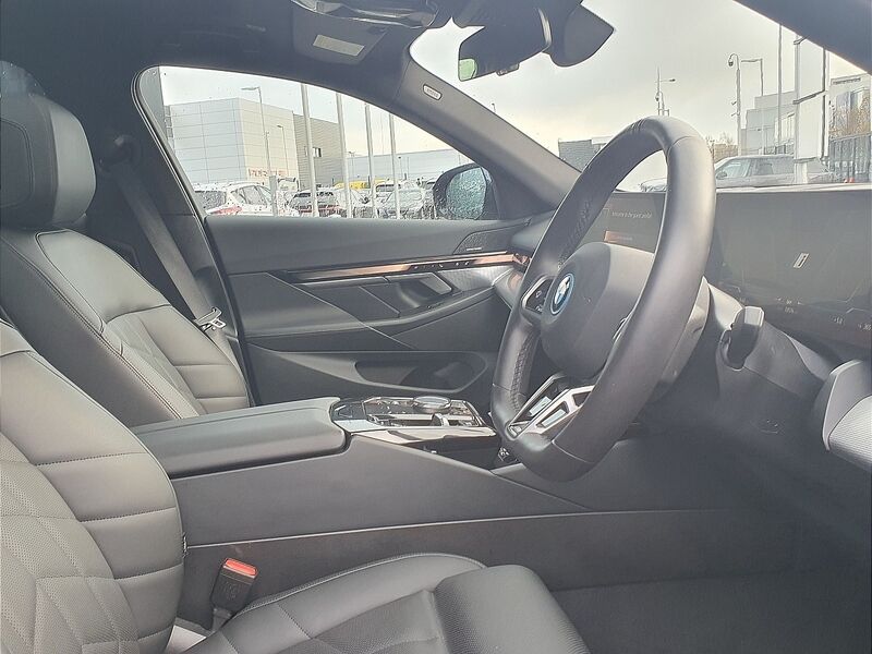 More views of BMW i5