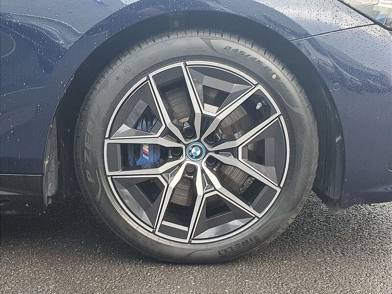 More views of BMW i5