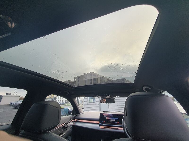 More views of BMW i5