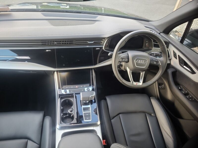 More views of Audi Q7