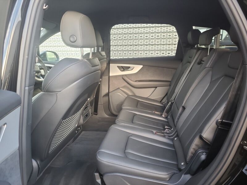 More views of Audi Q7