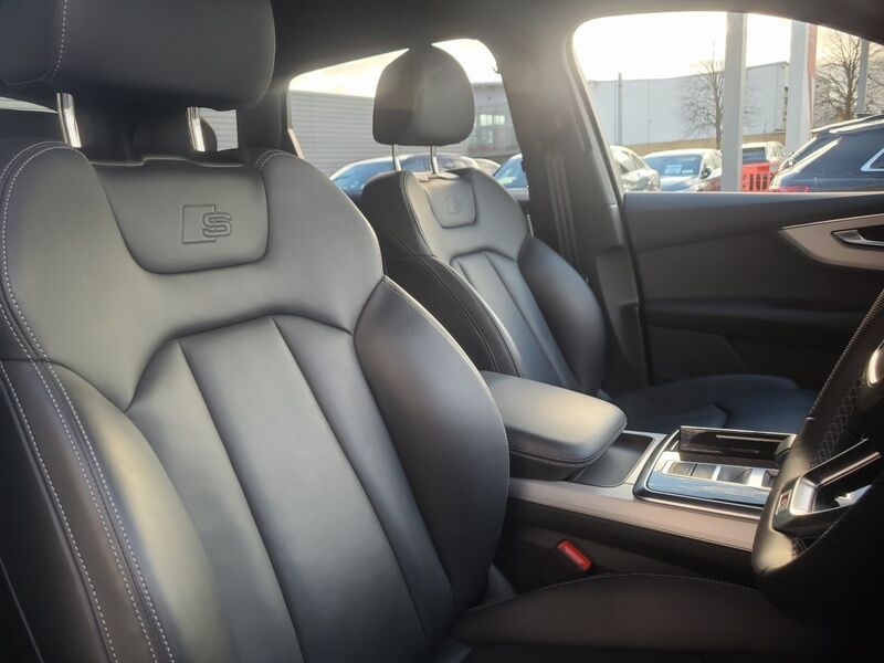 More views of Audi Q7