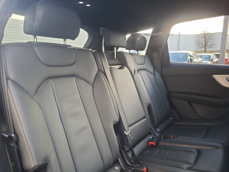 More views of Audi Q7