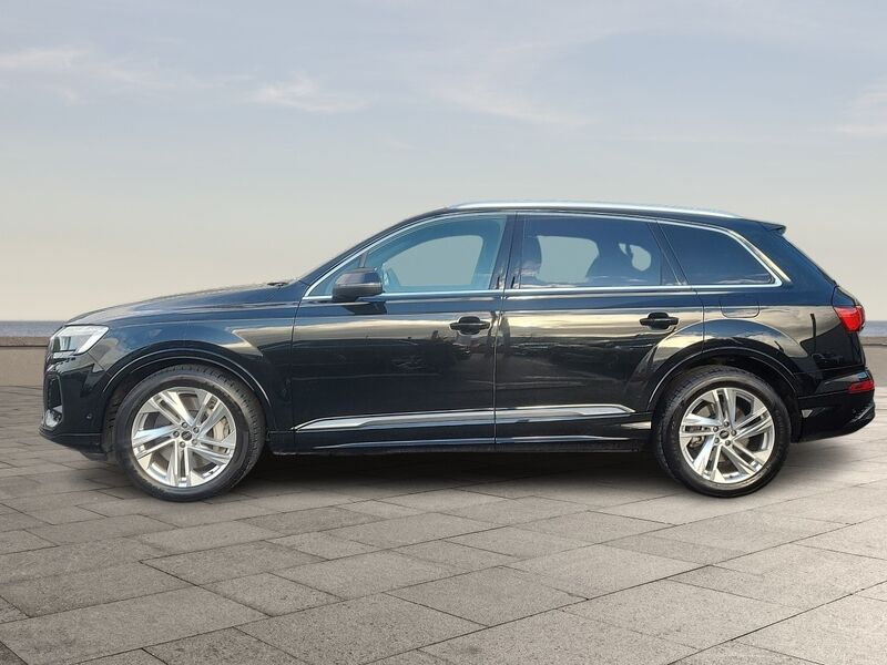 More views of Audi Q7
