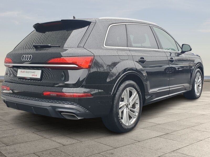 More views of Audi Q7
