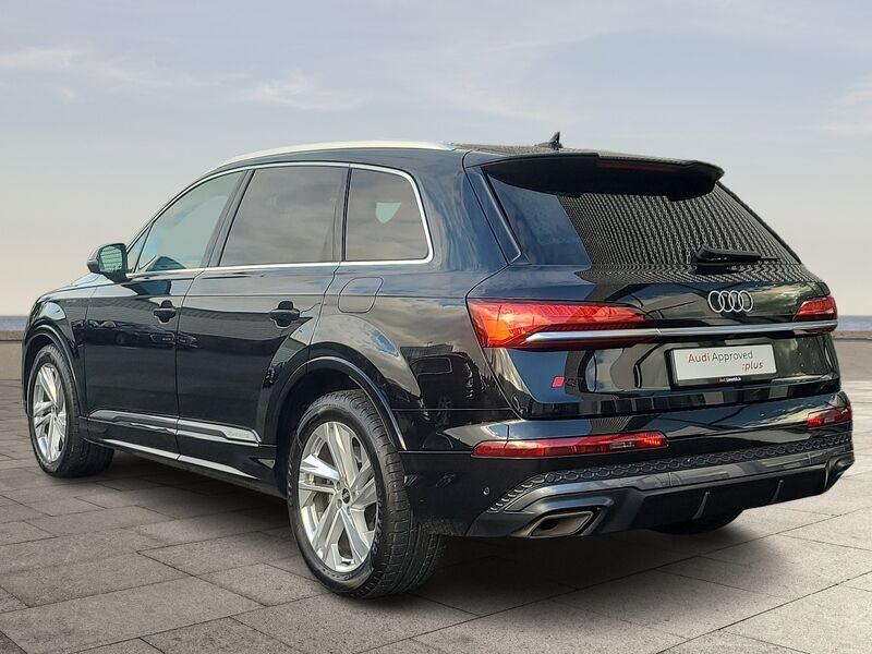 More views of Audi Q7