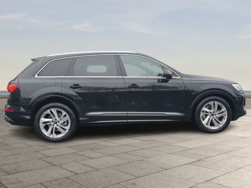 More views of Audi Q7