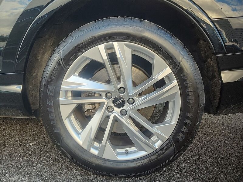 More views of Audi Q7