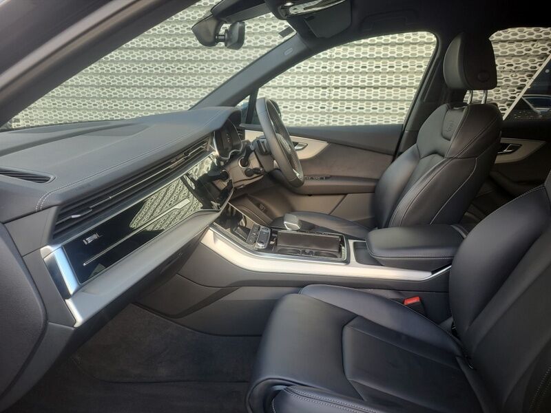 More views of Audi Q7