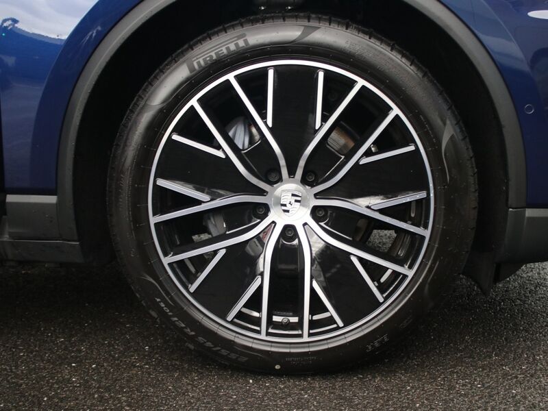 More views of Porsche Macan