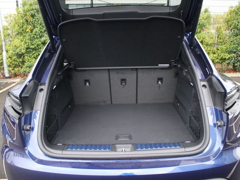 More views of Porsche Macan