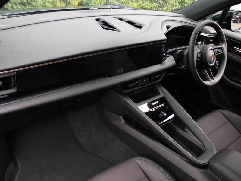 More views of Porsche Macan