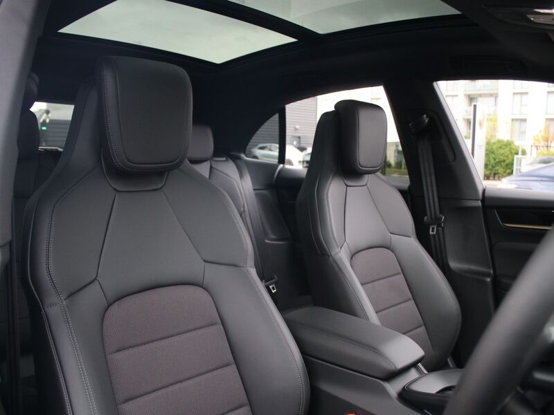 More views of Porsche Macan