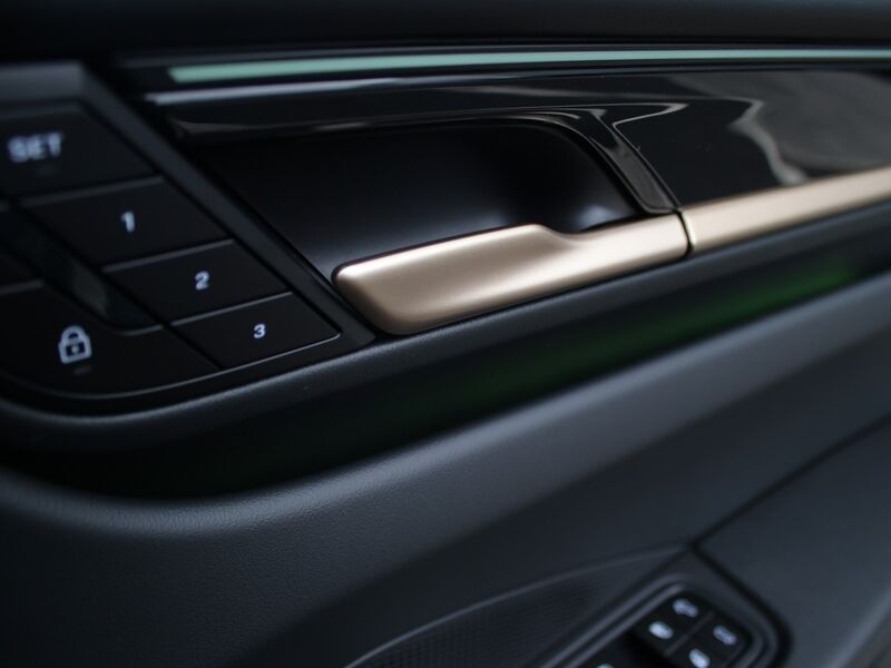 More views of Porsche Macan