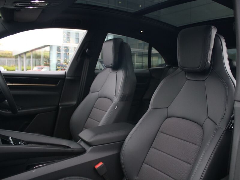 More views of Porsche Macan