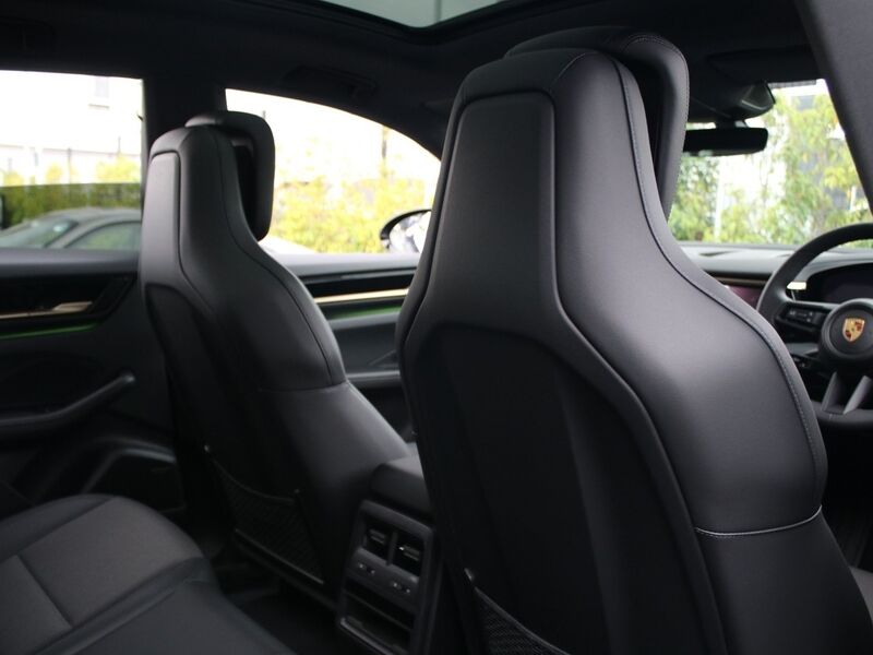 More views of Porsche Macan