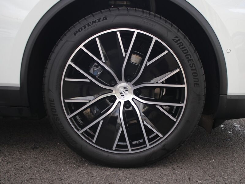 More views of Porsche Macan