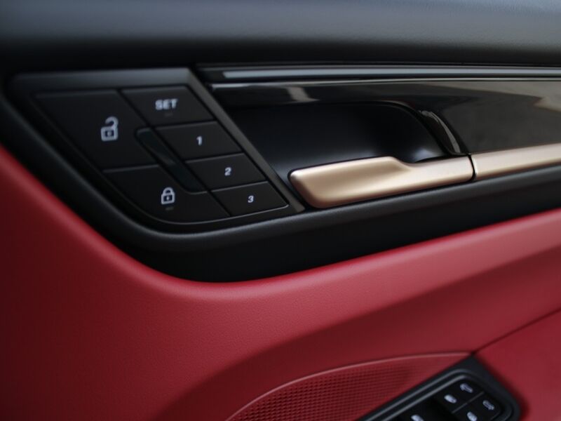 More views of Porsche Macan