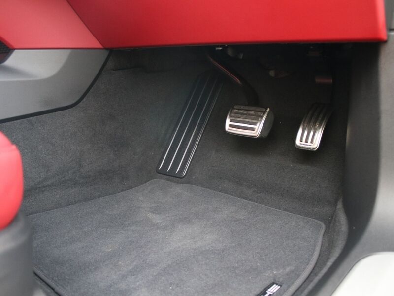 More views of Porsche Macan