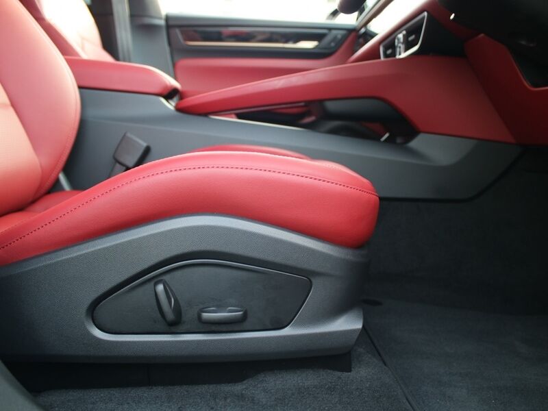 More views of Porsche Macan