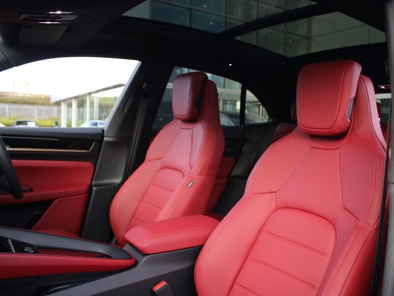 More views of Porsche Macan