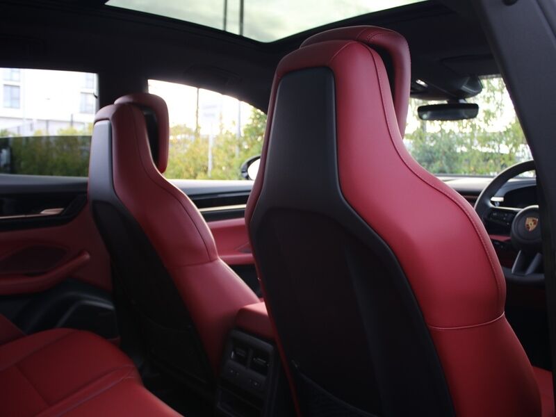 More views of Porsche Macan