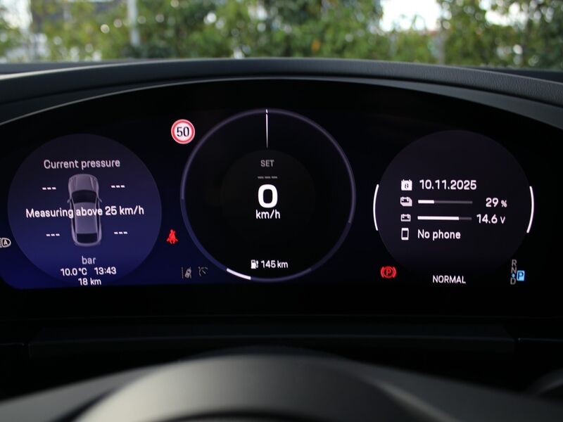 More views of Porsche Macan