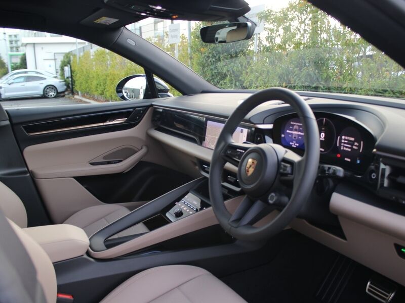 More views of Porsche Macan