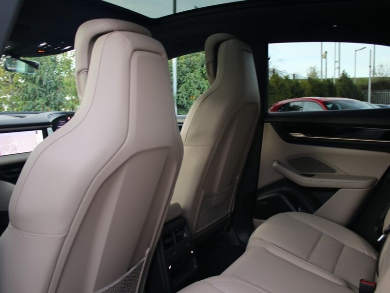 More views of Porsche Macan