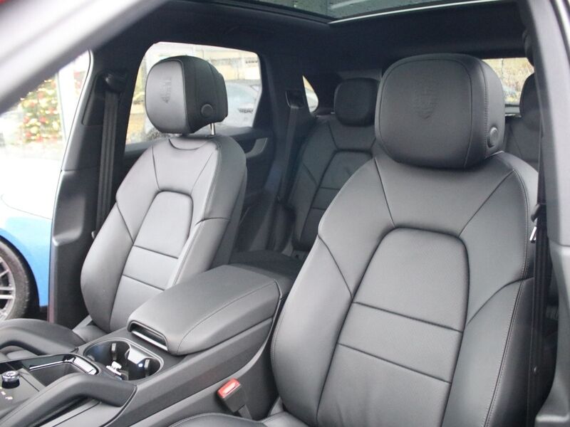 More views of Porsche Cayenne