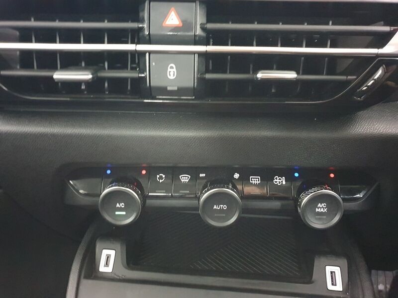 More views of Citroen e-C4