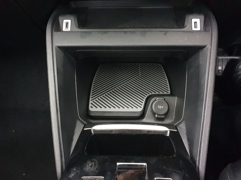 More views of Citroen e-C4