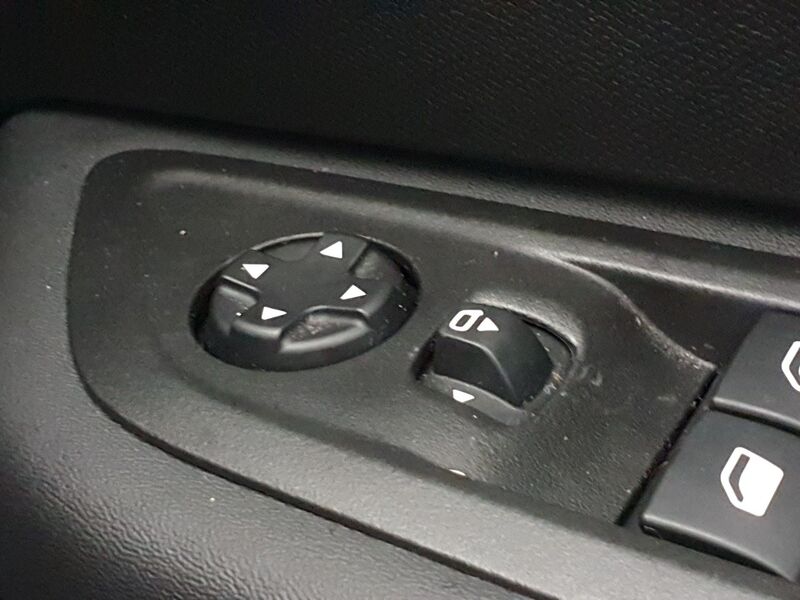 More views of Citroen e-C4