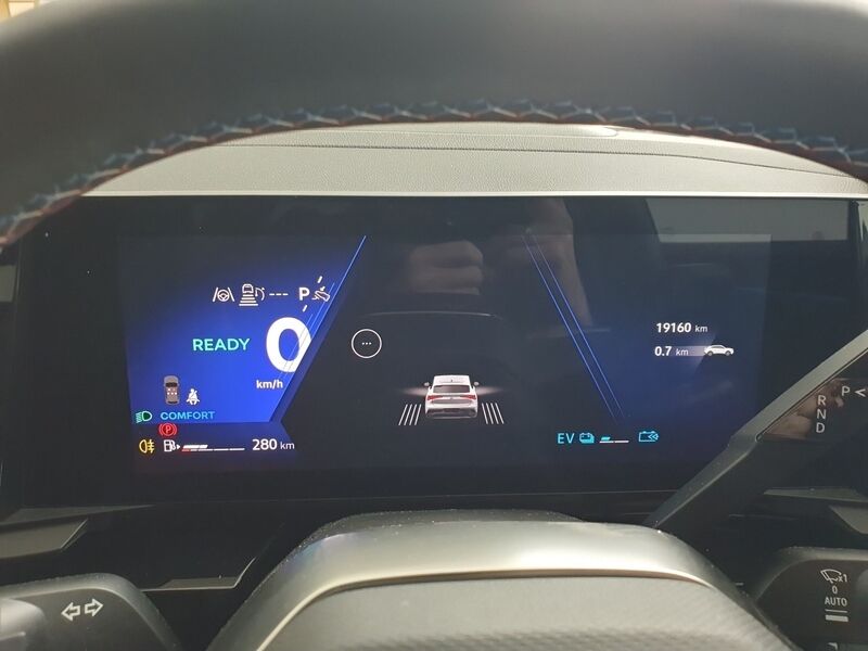 More views of Renault Rafale