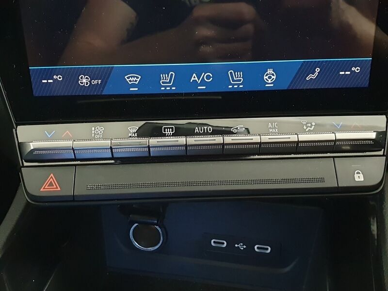 More views of Renault Rafale