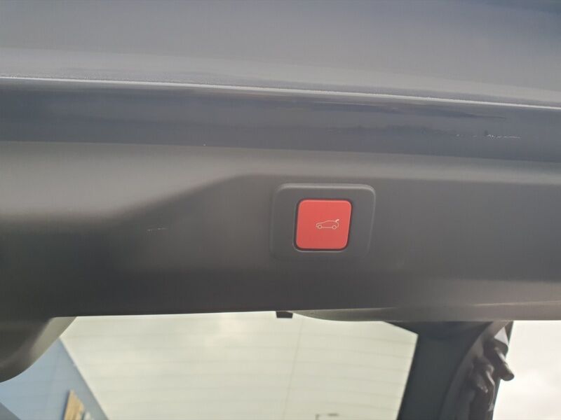 More views of Peugeot 3008