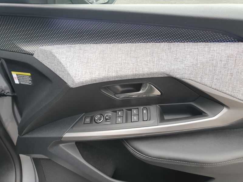 More views of Peugeot 3008